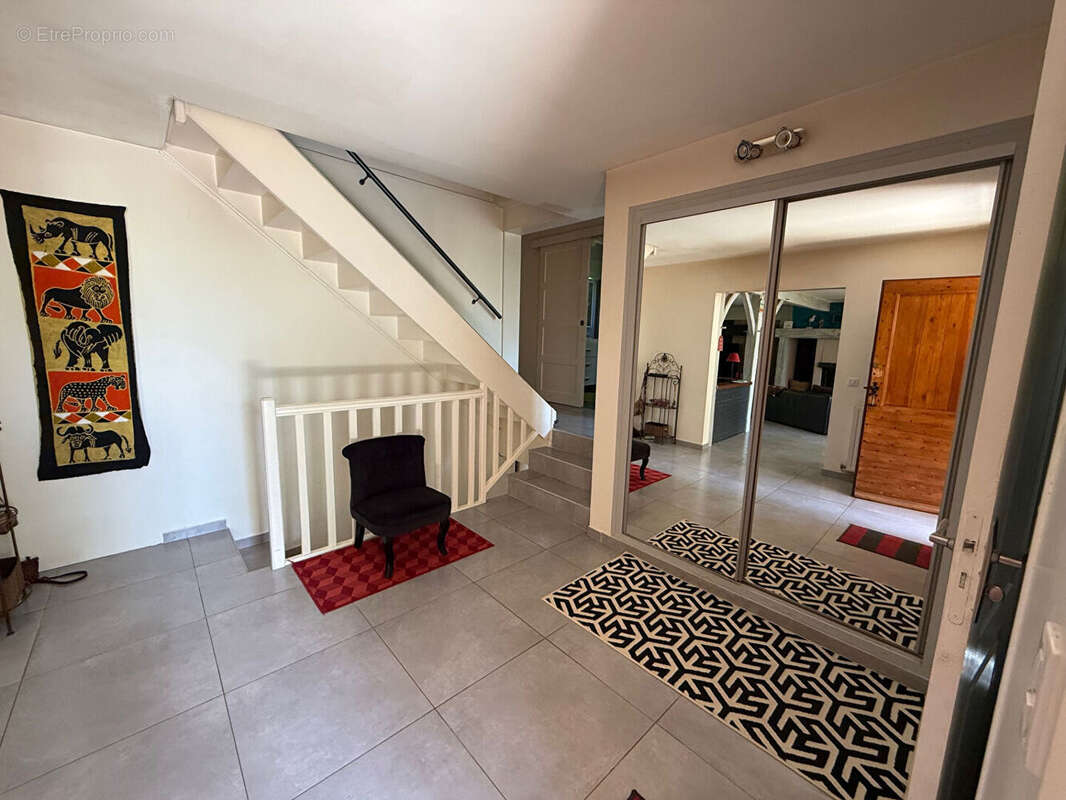 Cahors nord 15mn,  maison  T6 avec dépendance 6 pièce(s) 130 m2 sur 6610m² de terrain. - photo 4