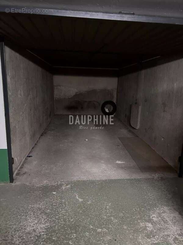 Parking à PARIS-6E