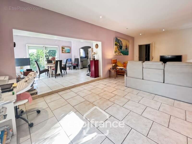 Maison à vendre 6 pièces HYERES (83) - Charme de l'ancien - 4 chambres - 200m2 habitables - Piscine - possibilité 2 appartements - photo 39