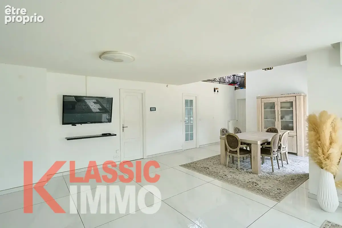 Plain-pied 180m² - Garage - Jardin - 4 chambres - photo 4