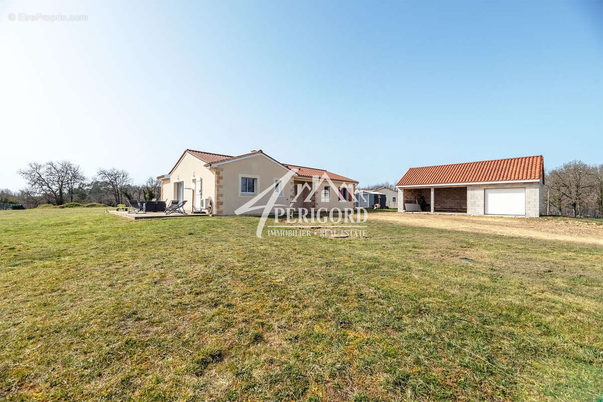 Maison à MAUZAC-ET-GRAND-CASTANG