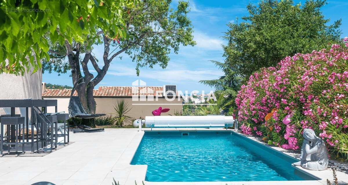Coup de cœur ! Maison familiale 7 pièces de 201 m² avec piscine et grand garage à Forcalquier - photo 11