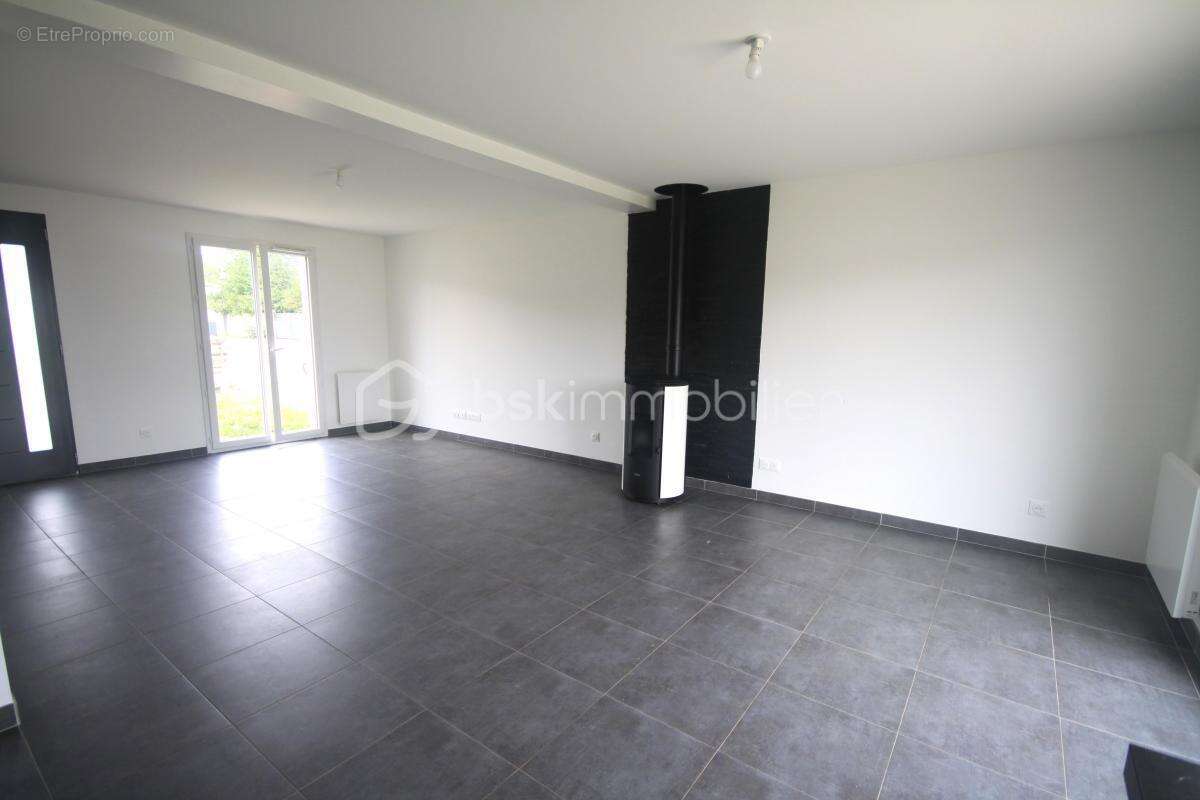 Maison à D&#039;HUISON-LONGUEVILLE