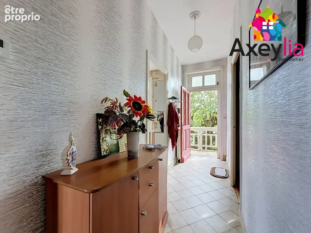 A vendre - riorges - maison élevée sur sous-sol avec deux chambres, garage, terrasse et terrain - photo 11