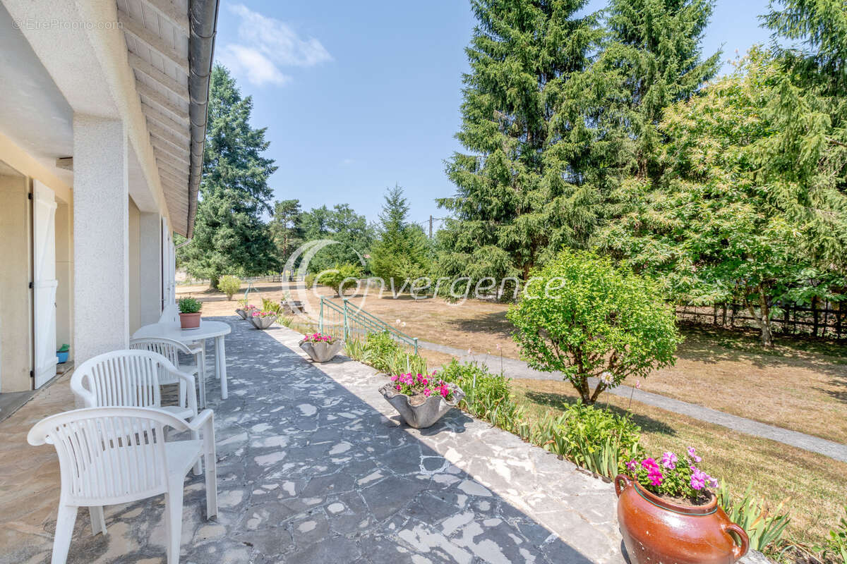 Maison à COMPREIGNAC