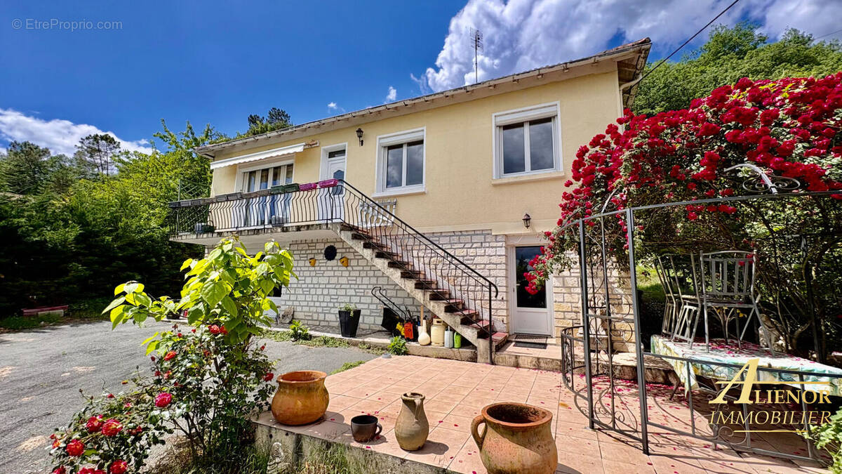 Maison à NEUVIC