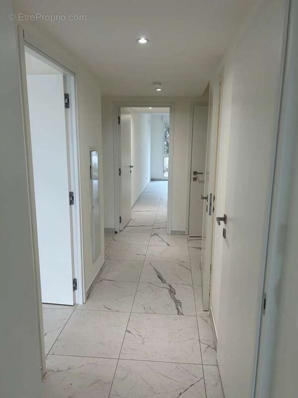 Appartement à SAINT-LAURENT-DU-VAR