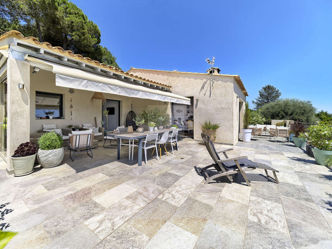 Superbe propriété - 223m2 - Vue panoramique mer - Tourrettes-sur-Loup - photo 2
