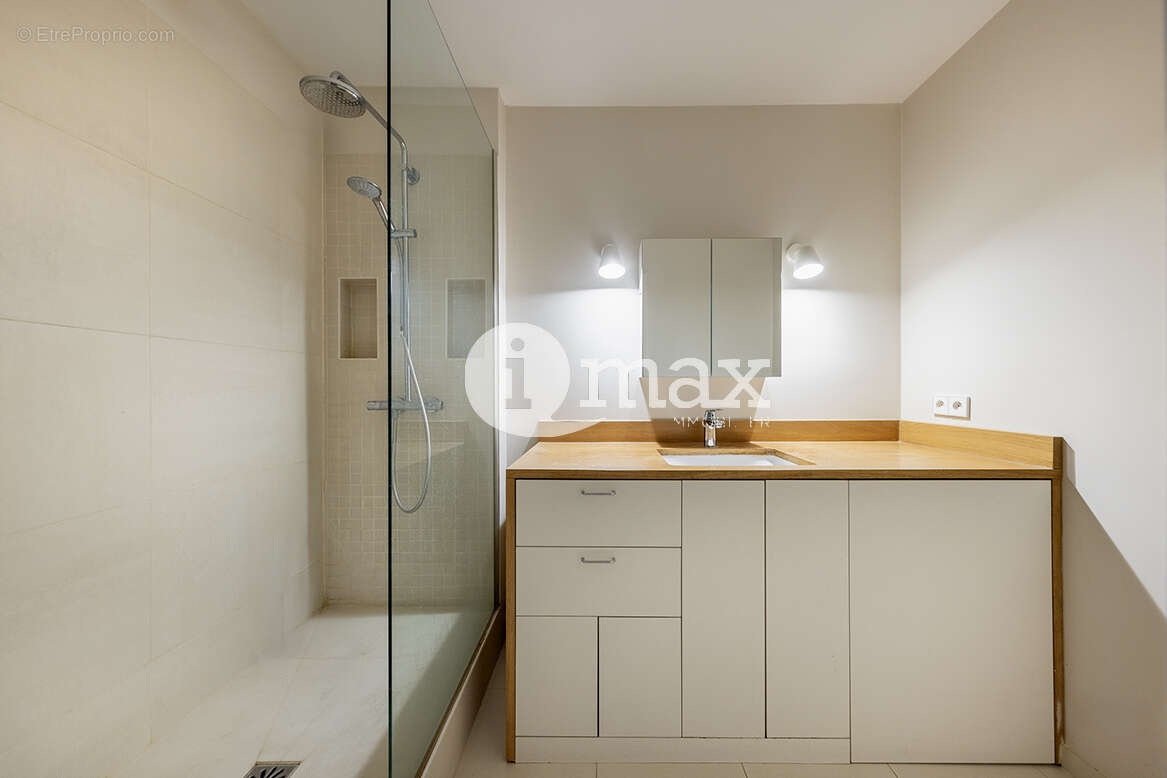 Appartement à LEVALLOIS-PERRET