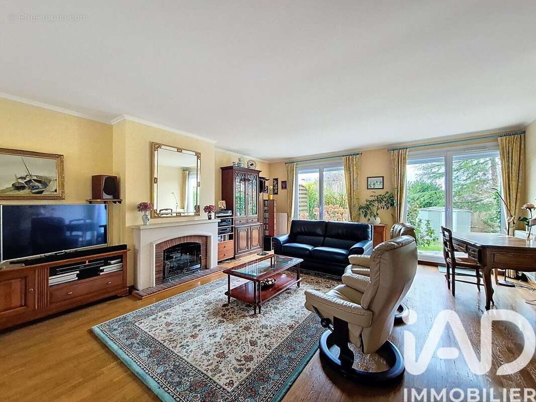 Photo 4 - Maison à LE MESNIL-SAINT-DENIS