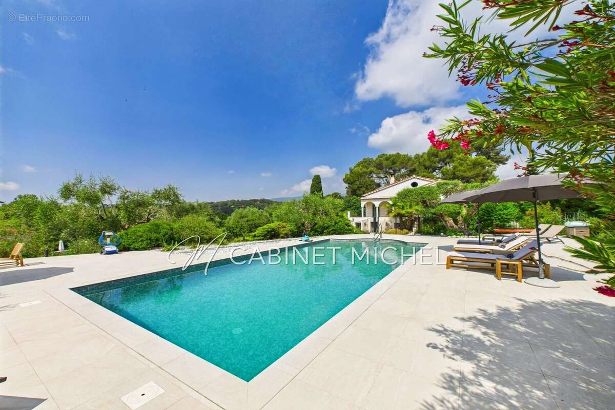Maison à ROQUEFORT-LES-PINS
