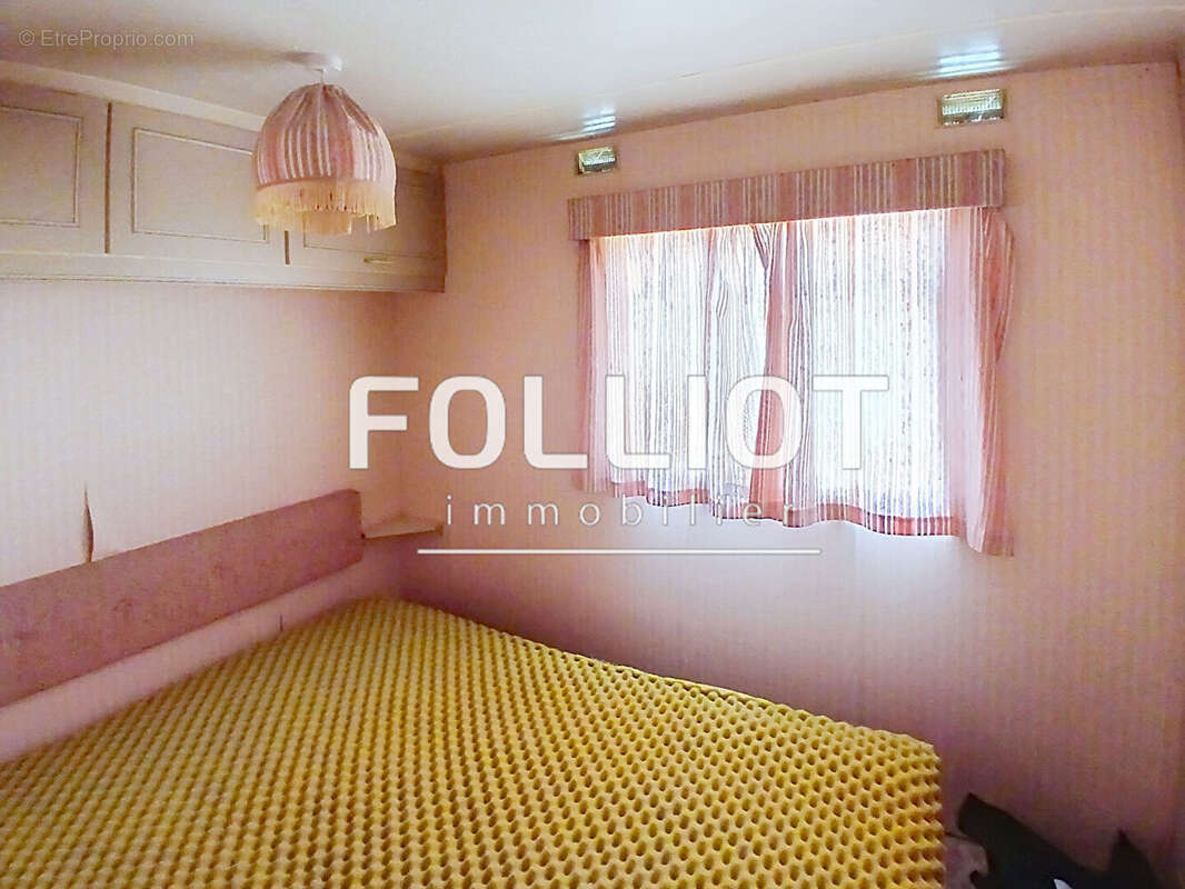 Terrain à LA HAYE-DU-PUITS