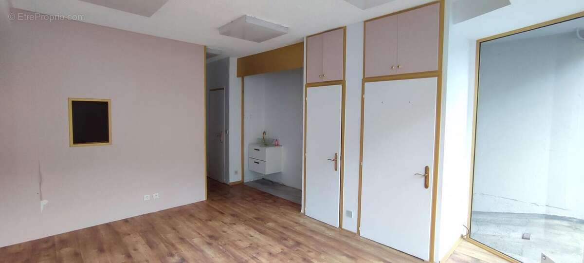 Bien Commercial À Vendre - photo 2