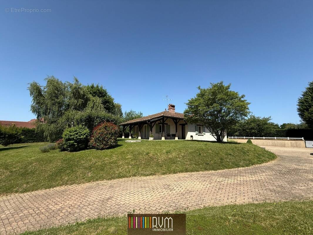 Maison à MONTAGNAT