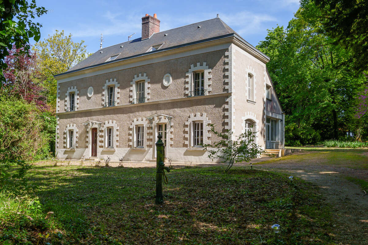 Maison à NEUILLE-LE-LIERRE