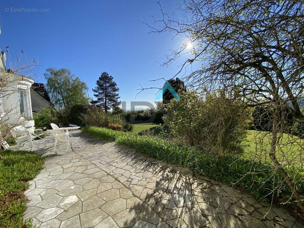 Maison à MAREIL-MARLY