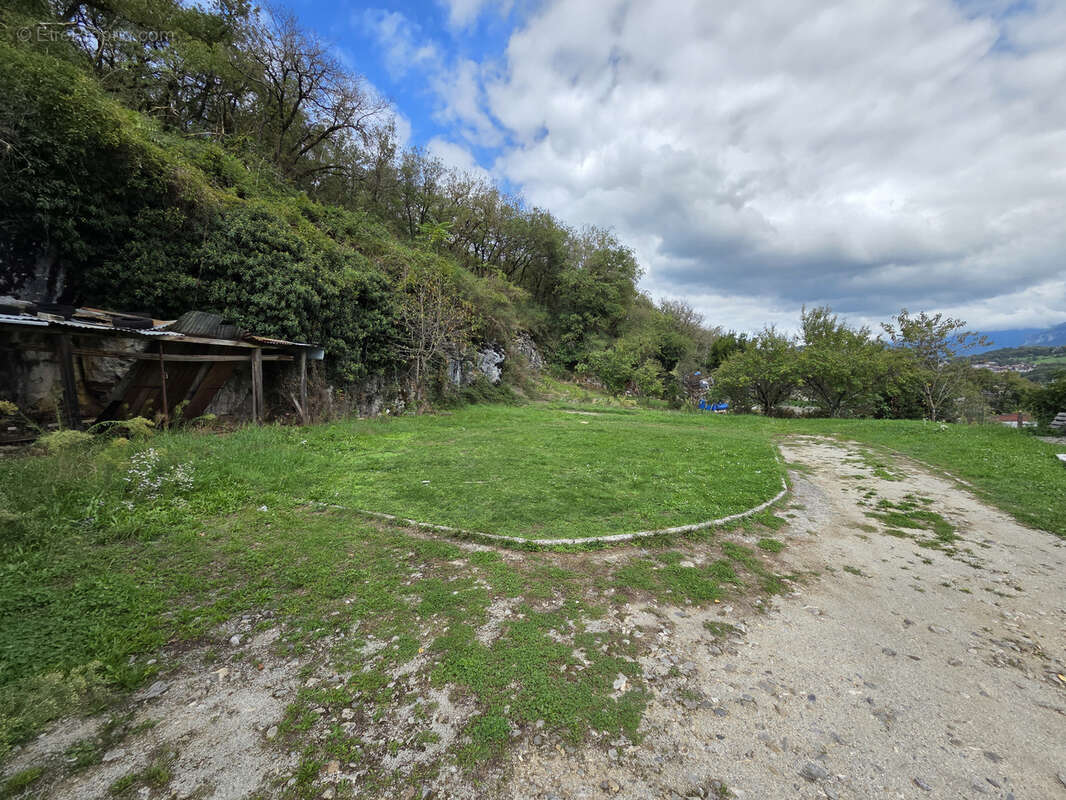 Terrain à GRESY-SUR-AIX
