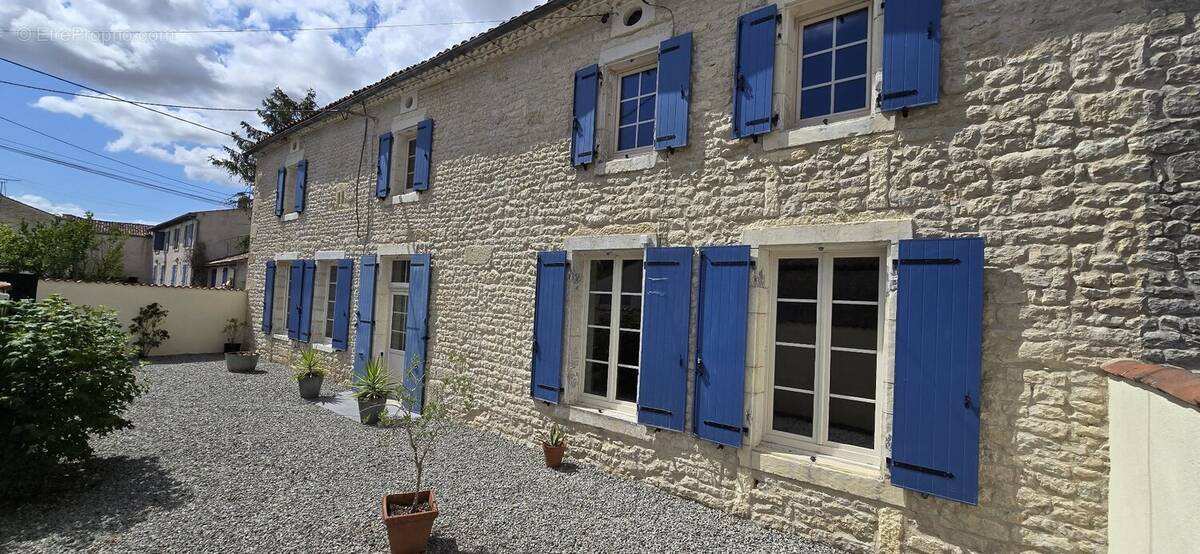 Maison à LOIRE-SUR-NIE