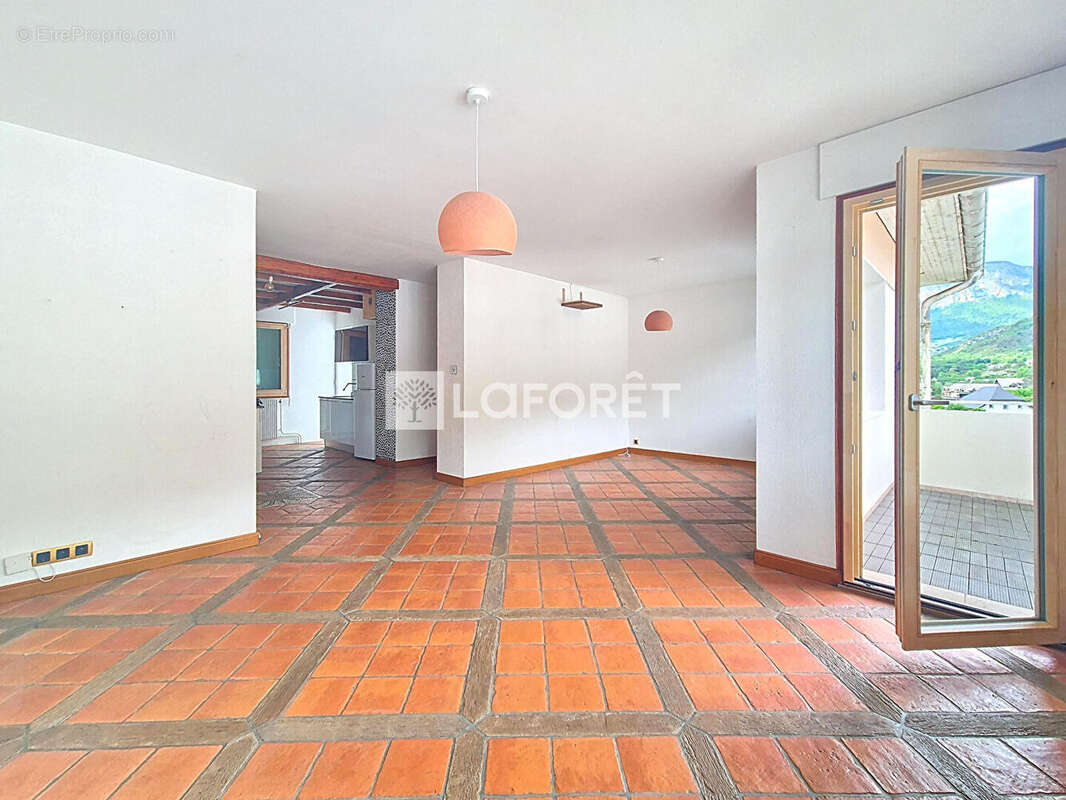 Appartement à CHALLES-LES-EAUX