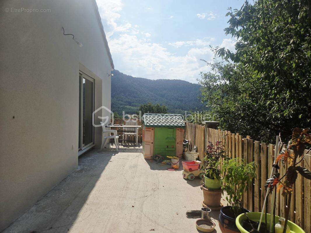 Maison d'environ 90 m² à Vesseaux - photo 6