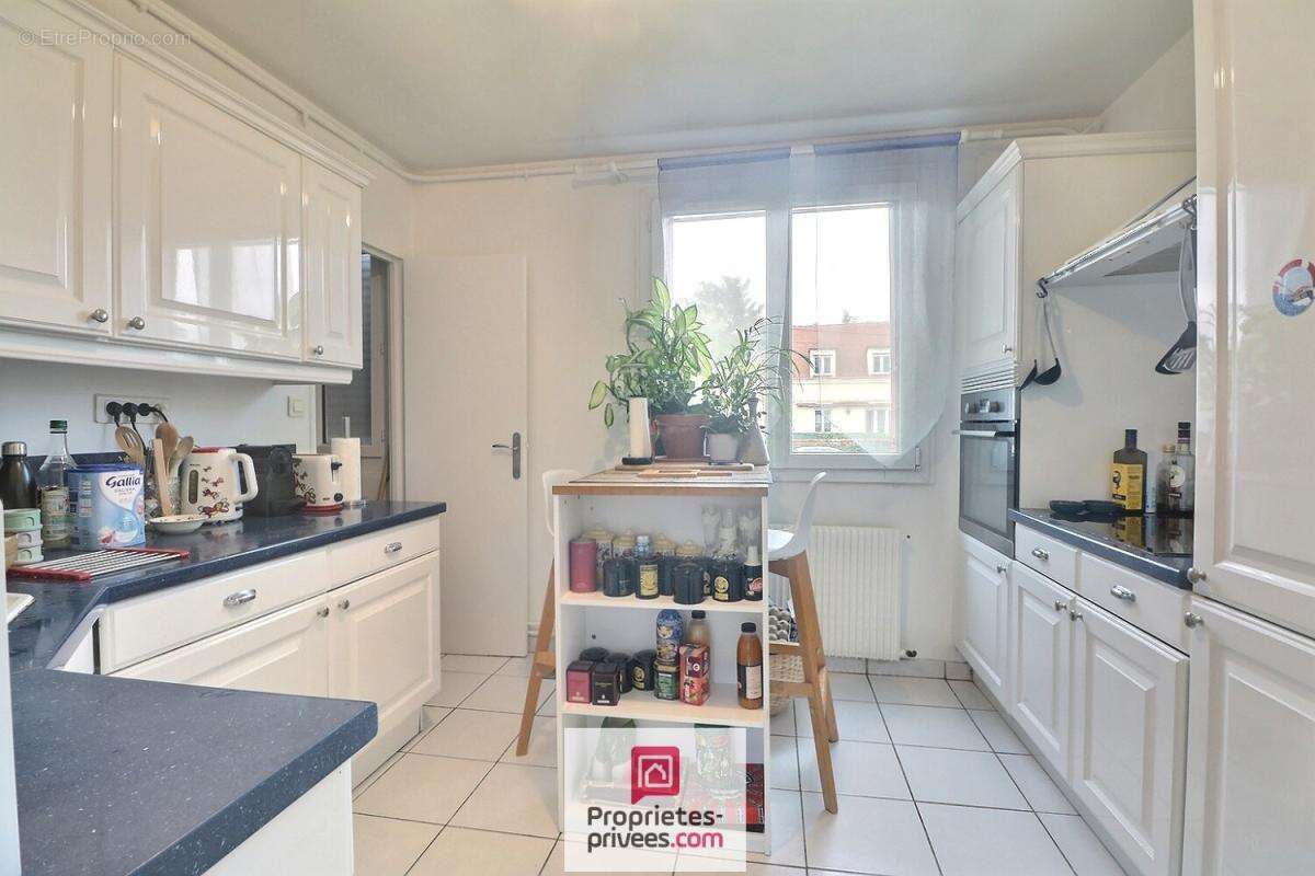 Appartement à LE MESNIL-LE-ROI