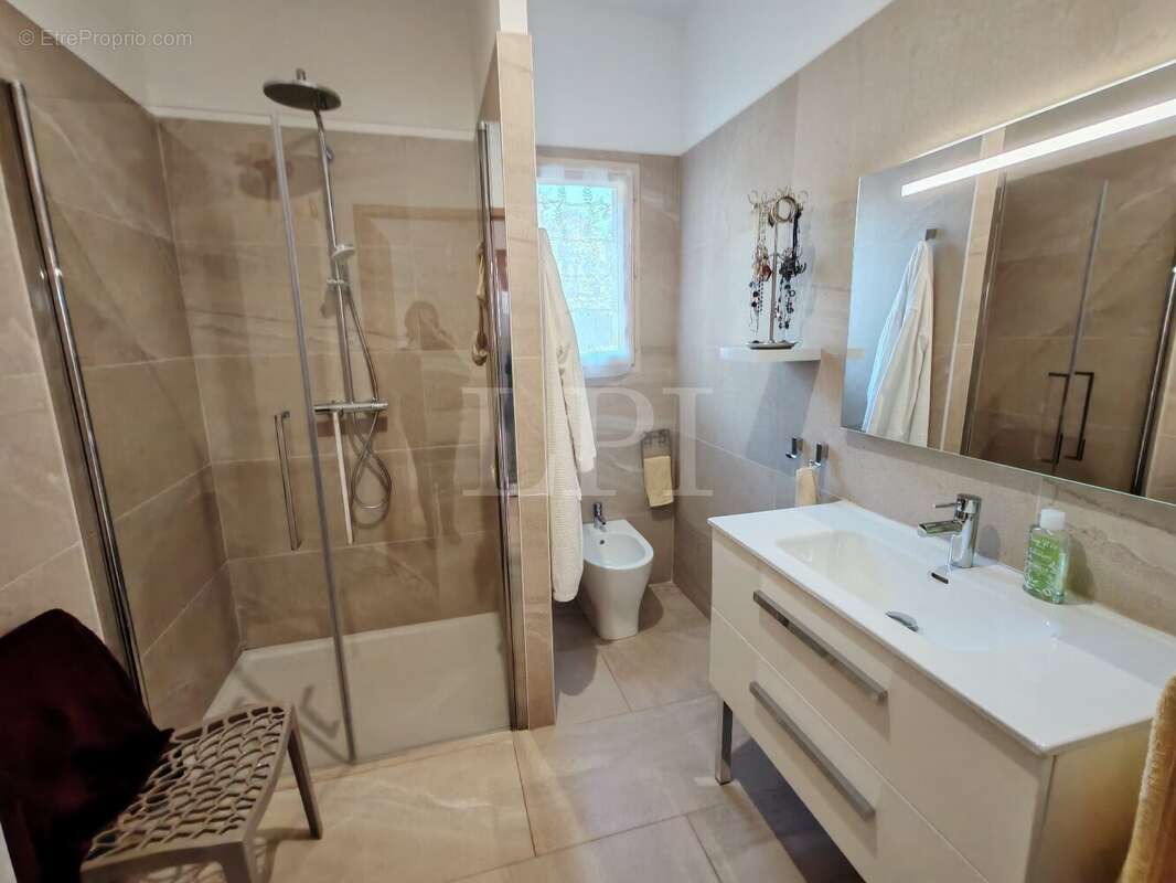 Maison à SAINT-SATURNIN-LES-APT