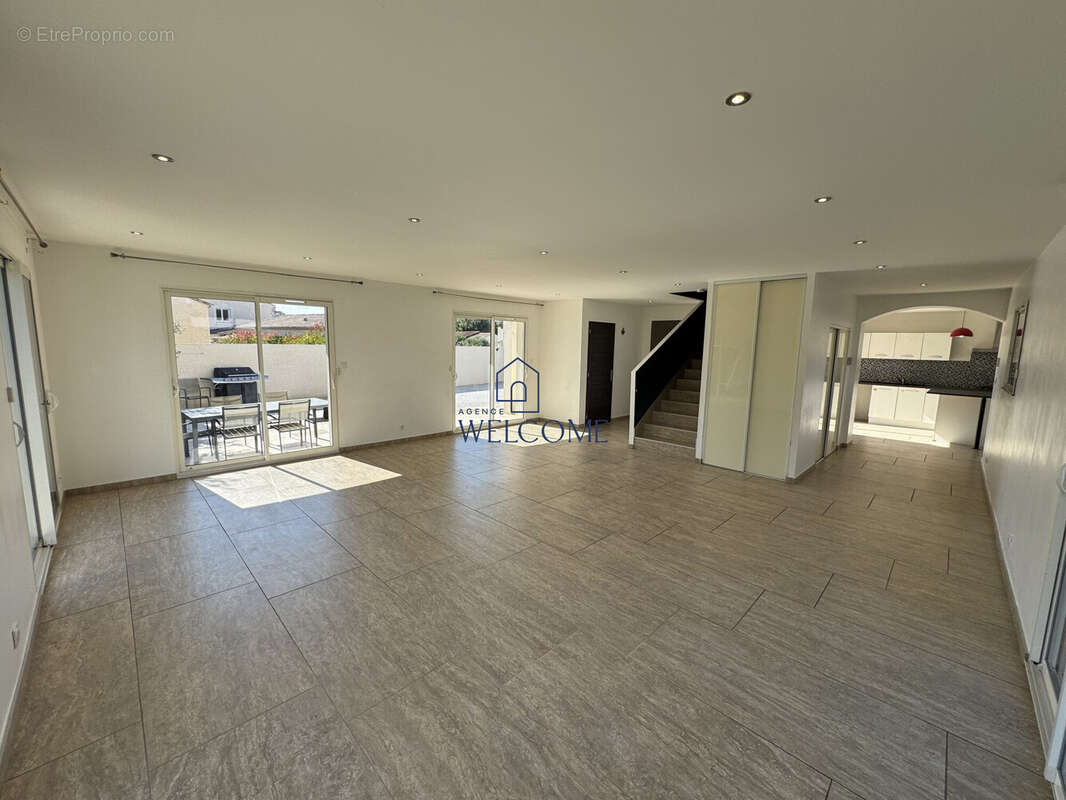 Maison à LAUDUN-L&#039;ARDOISE