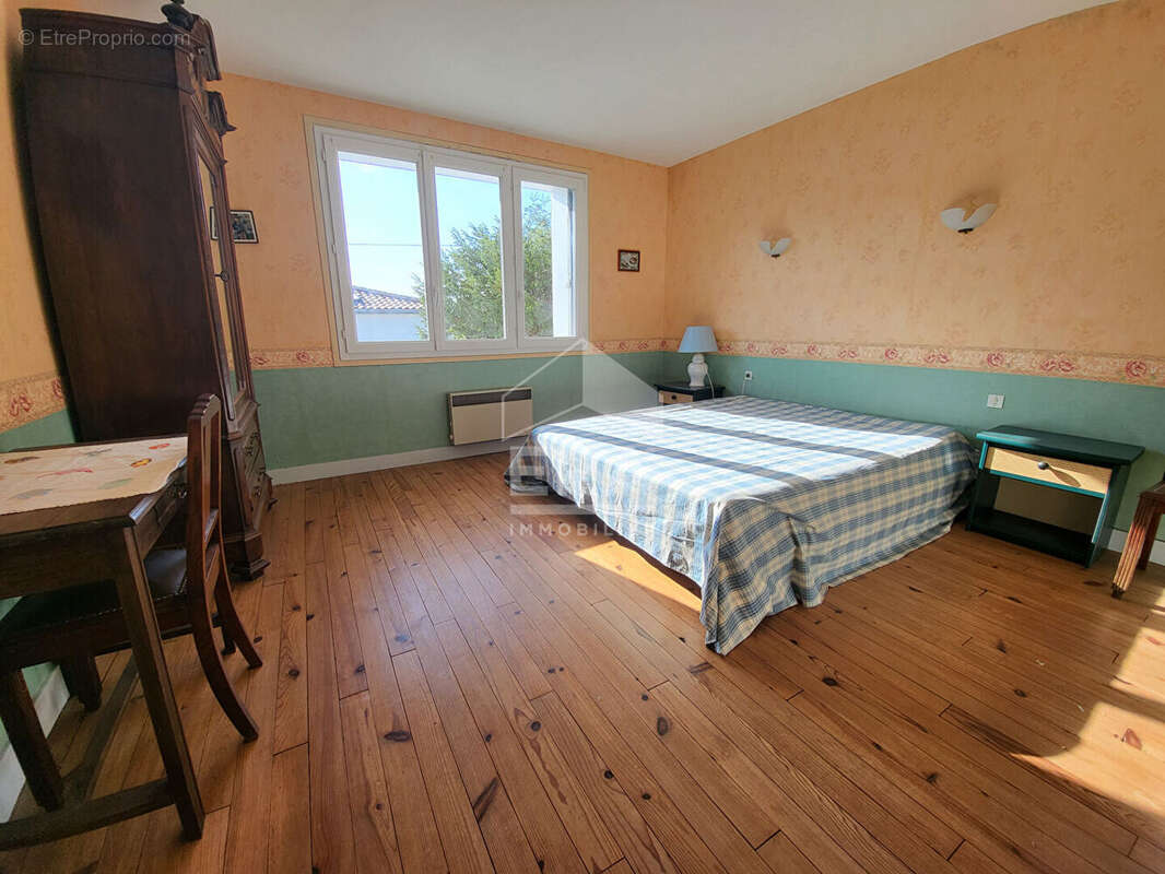 Maison à MORNAC-SUR-SEUDRE