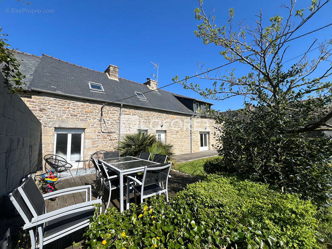 Maison à PLOUMAGOAR