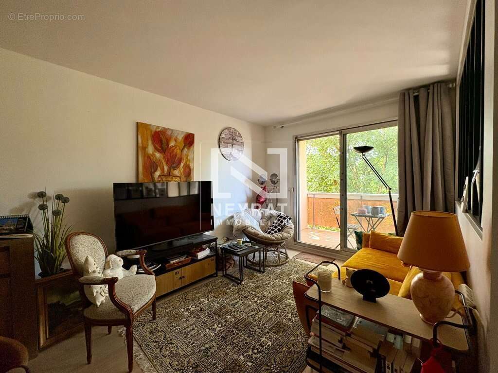 Appartement avec balcon, cave et garage privatif - Environnement verdoyant - Quartier Wilson / Allées du parc - photo 4