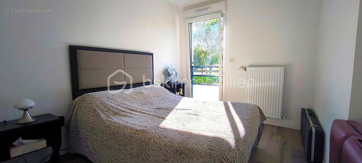 Appartement à LA ROQUE-D&#039;ANTHERON