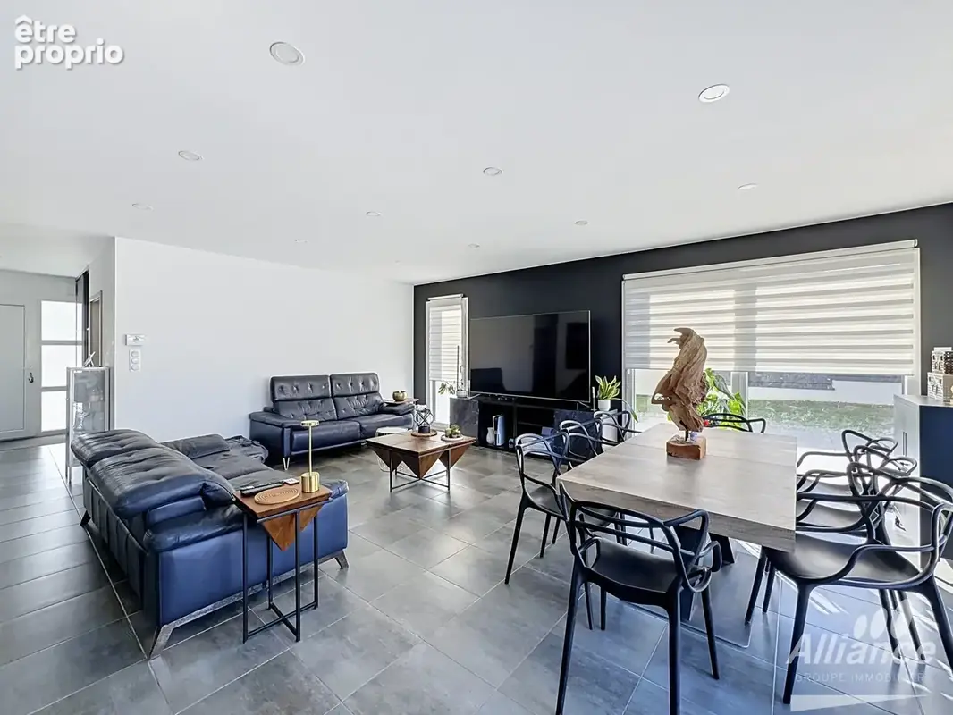 Maison contemporaine avec piscine - MEROUX-MOVAL - photo 4