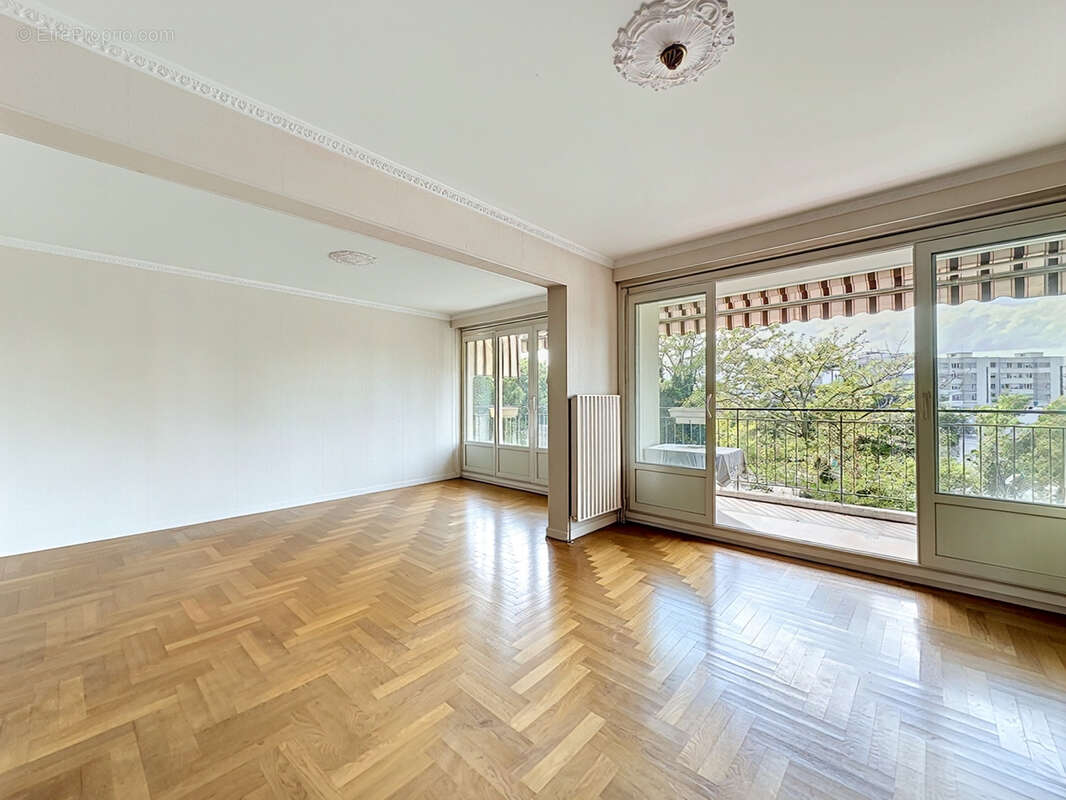 Appartement à SAINTE-FOY-LES-LYON