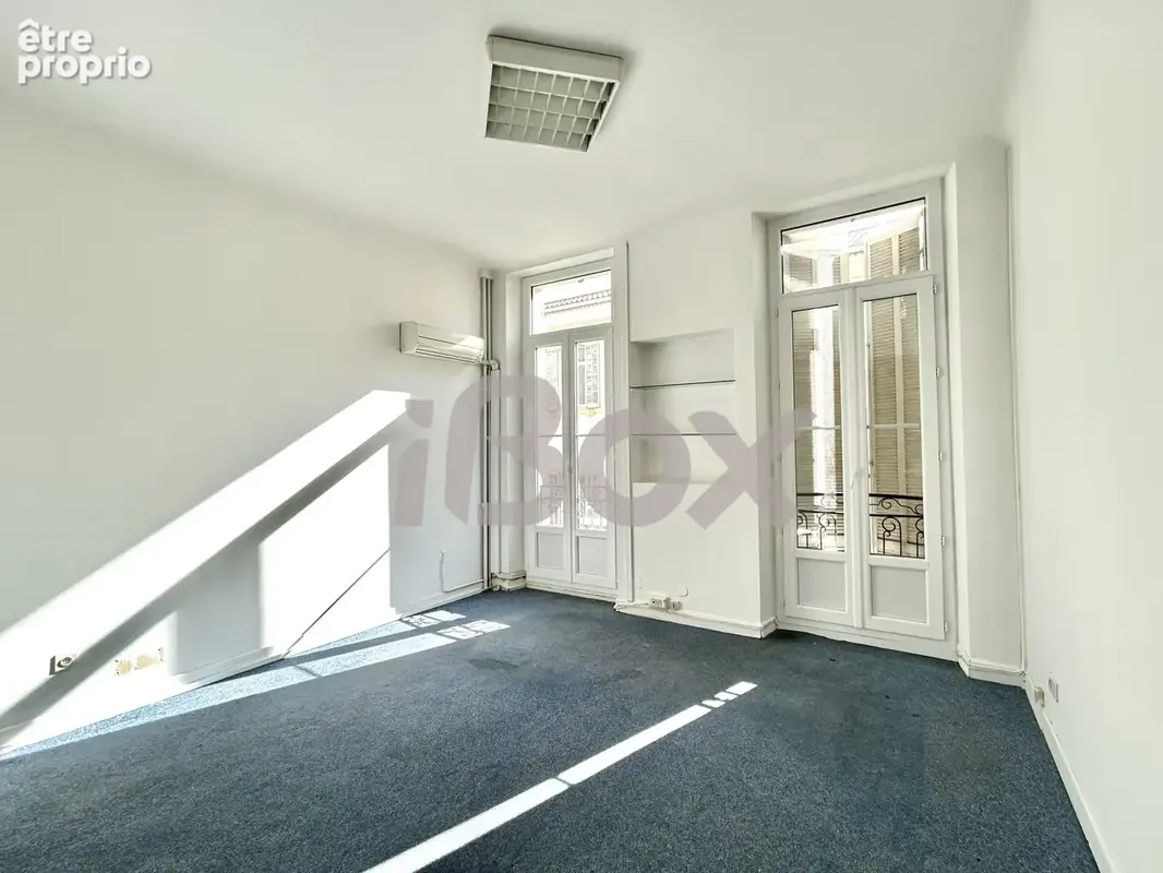 Toulon haute ville appartement haussmannien lumineux 160m2 ascenseur cave chambre de bonne - photo 7