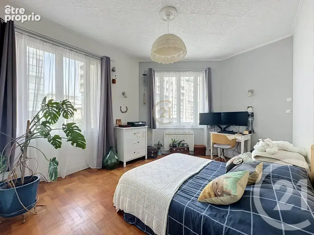 Appartement 76 m² à Lyon-8e  - photo 2