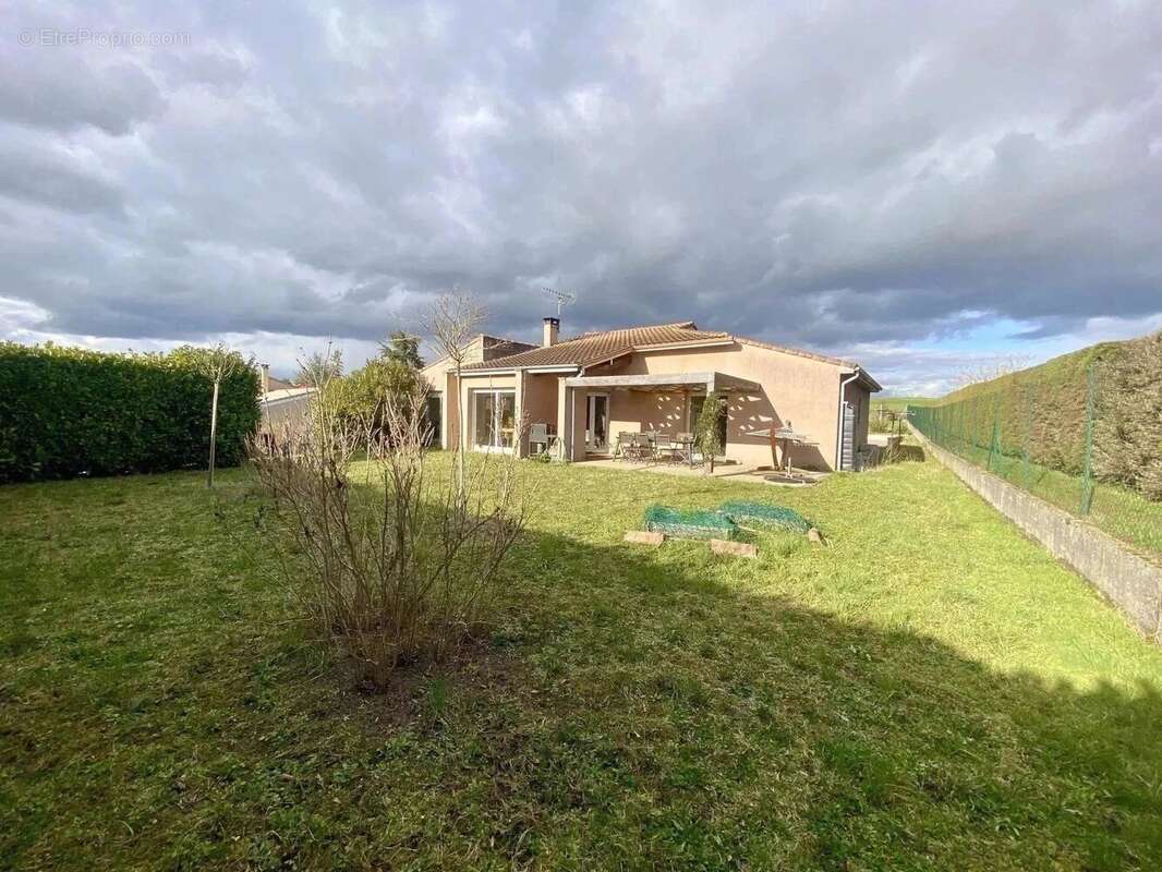 Villefranche, Villa d'architecte T4/5 avec piscine chauffée et terrain constructible de 1515 m2 - photo 6