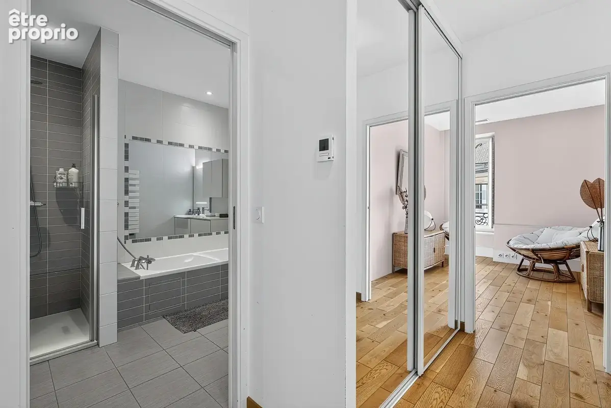 Chambéry centre - Appartement Bourgeois d'exception de 194 m2 - Dernier étage - Ascenseur - PMR - Parking - photo 11