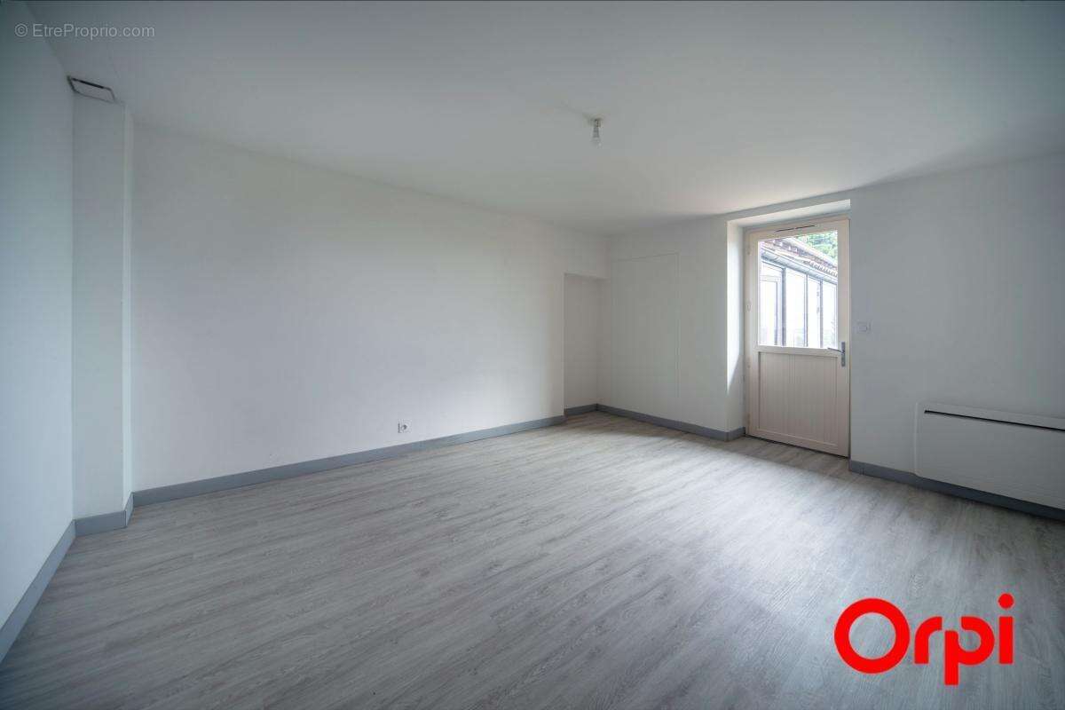 Maison à VARENNES-LES-MACON