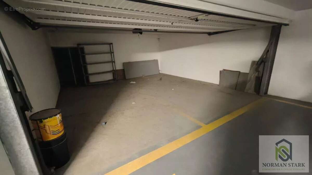 Parking à CAP-D'AIL