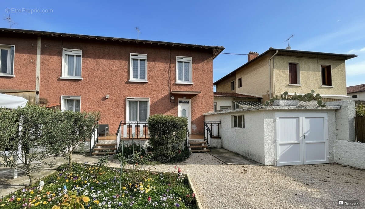 Maison à ROUSSILLON