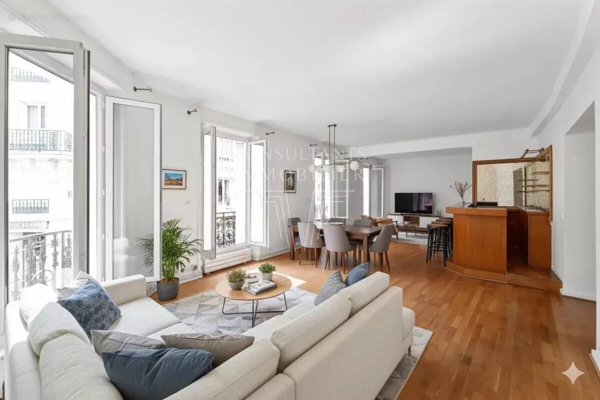 Appartement à PARIS-17E