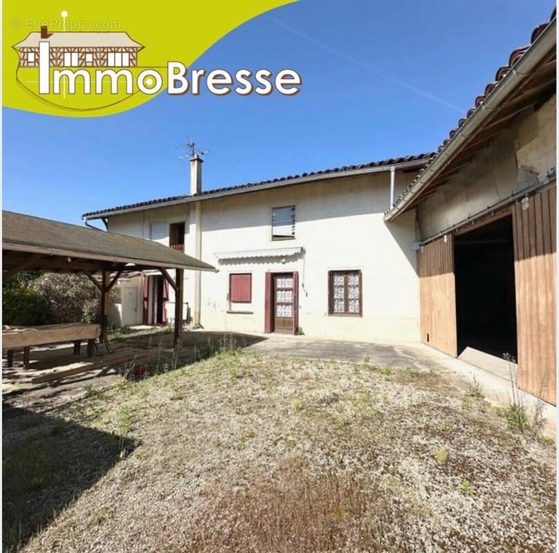 Maison de 229 m² habitables, 250 m² de dépendances, le tout édifié sur 1019 m² de terrain clos - Maison à ATTIGNAT