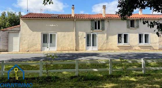 Maison à LA CAILLERE-SAINT-HILAIRE
