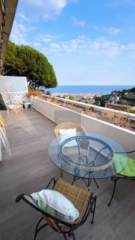 Appartement à ROQUEBRUNE-CAP-MARTIN