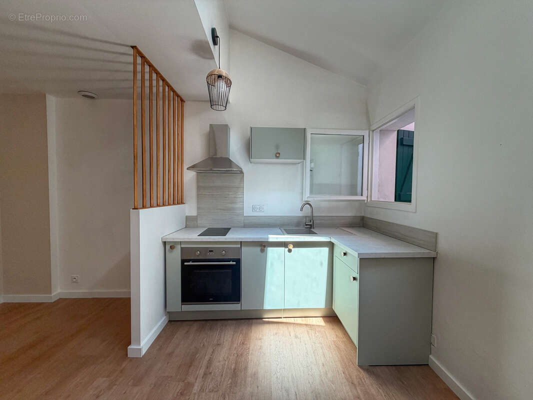Appartement T2 entièrement rénové au centre ville de Saint Jean Pied de Port - photo 2