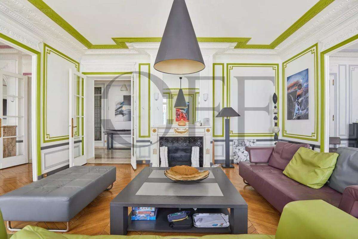 Appartement à PARIS-17E