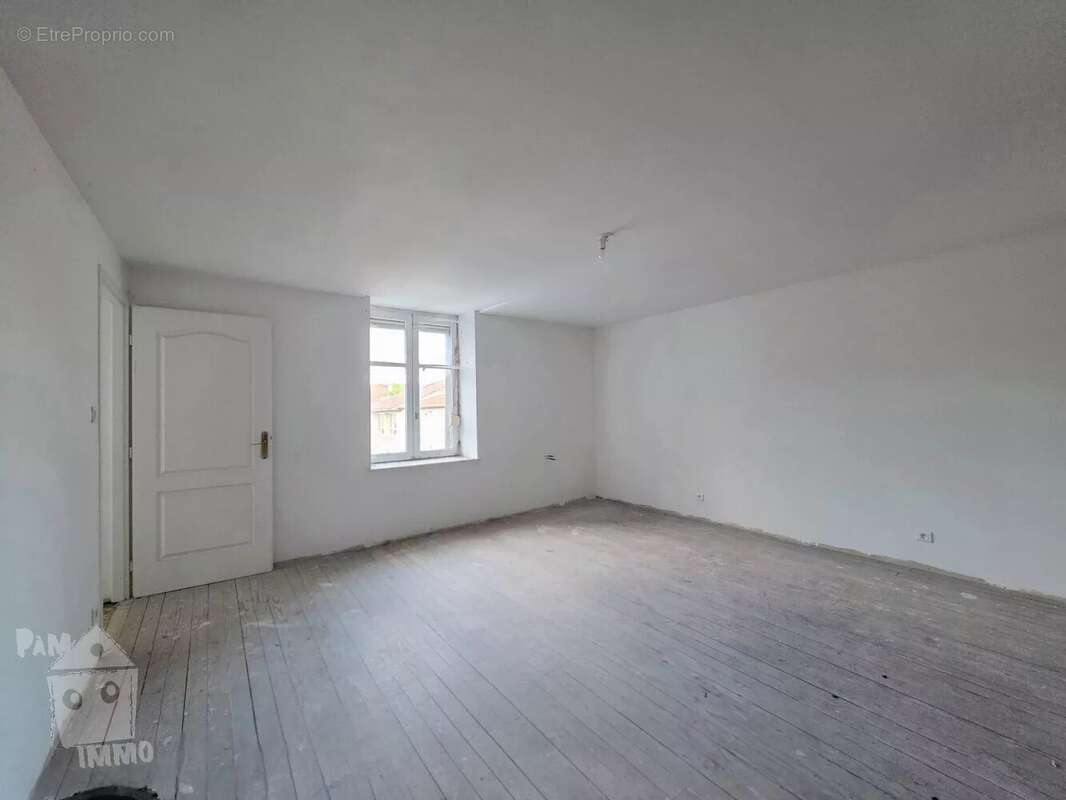 Maison à NOVIANT-AUX-PRES