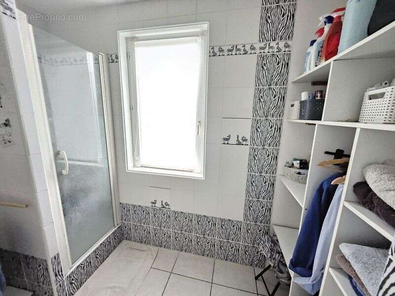 Maison à MONTROND-LES-BAINS