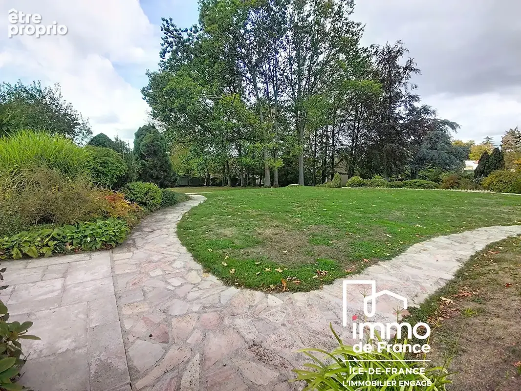 Propriété d'exception ! Maison rénovée, parc de 5 000 m² et piscine couverte - photo 15
