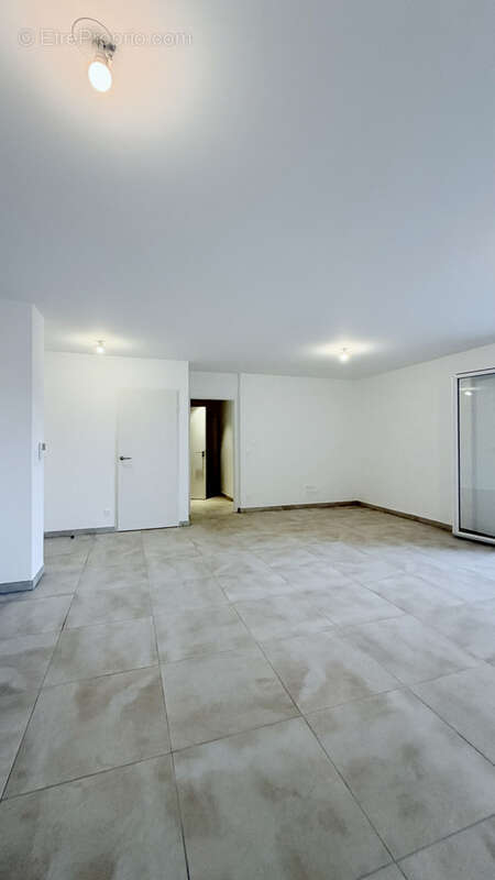 Appartement à VIC-LA-GARDIOLE